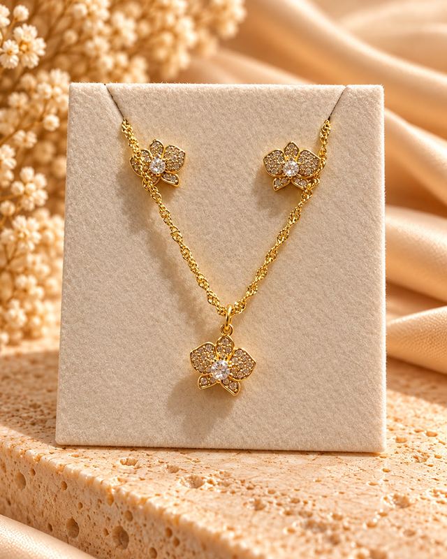 Conjunto dourado de colar e brincos em flor com zircônias